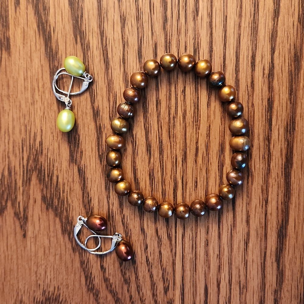 Dyed Freshwater Pearl Stretch Bracelet and Earrings